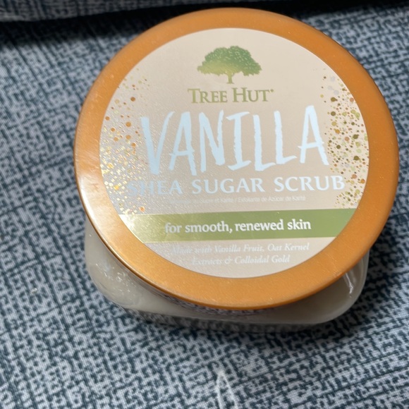 Tree Hut Vanilla Shea Sugar Scrub - Picture 3 of 3
